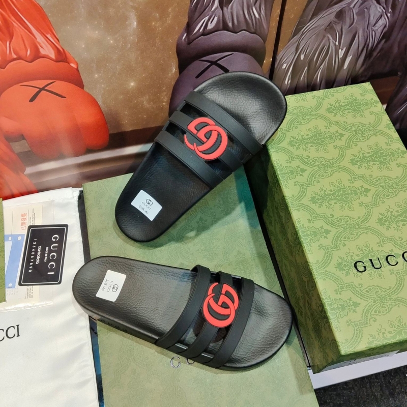 G*u*i slippers